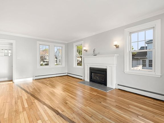 3rd image of 24 Bloomfield St