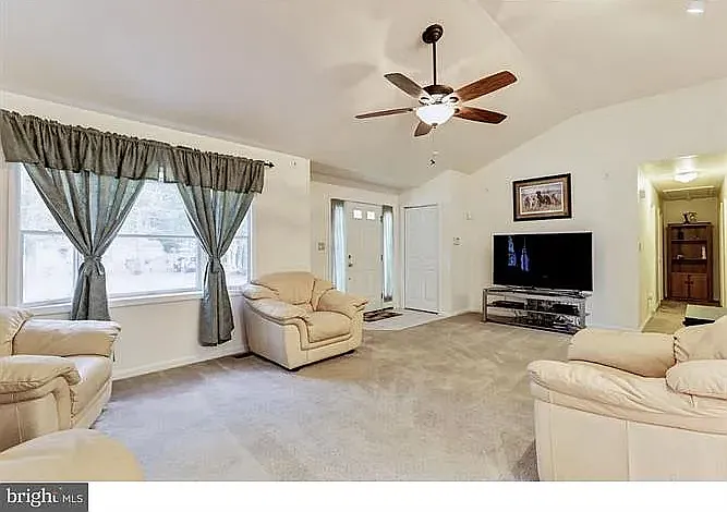 3 bed, 1464 sqft, $3,200 — Photo 3