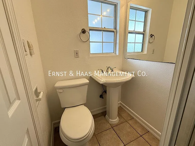 4723 Blackthorne Ave — Photo 17