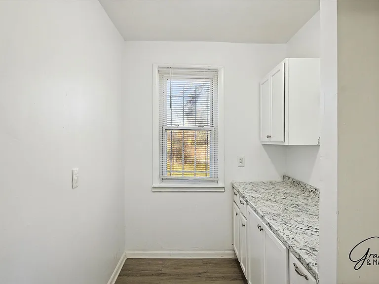 64 Glendale St — Photo 12