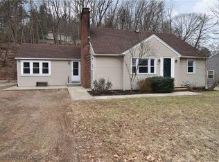 988 Knotty Oak Rd, Coventry, RI 02816