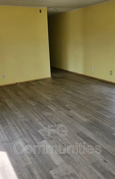 112 Laurin Dr — Photo 5