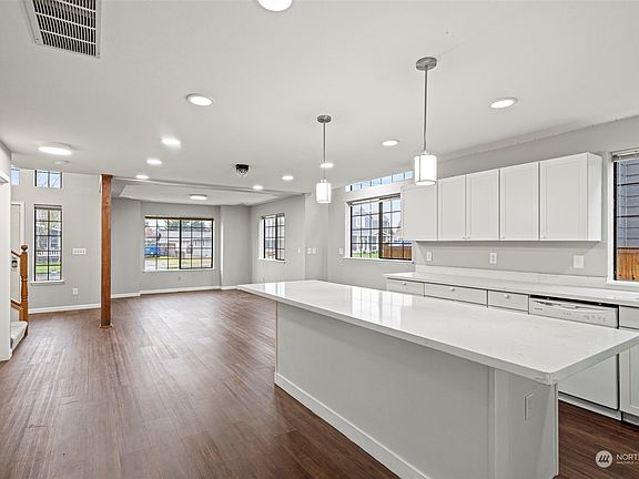 5th image of 1332 W Pioneer Avenue