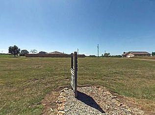 6714 Crescent Rim Dr, Ozawkie, KS 66070