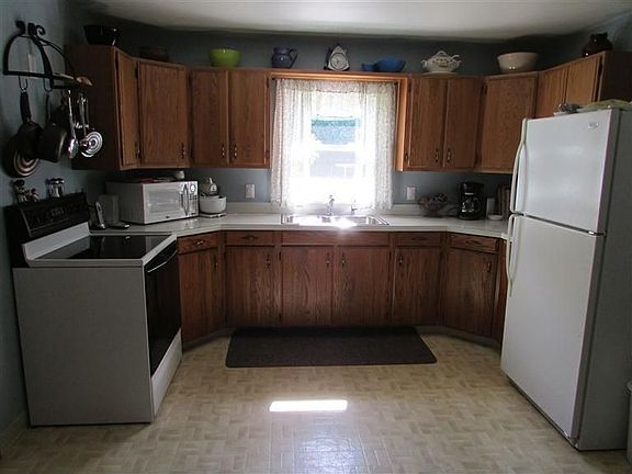 4th image of 7855 N Willow Ln