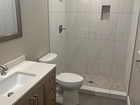 2nd image of 408 Rockbridge Ct