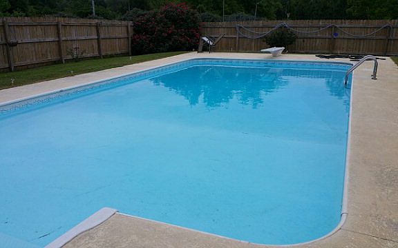 4th image of 10 Sherry Ln