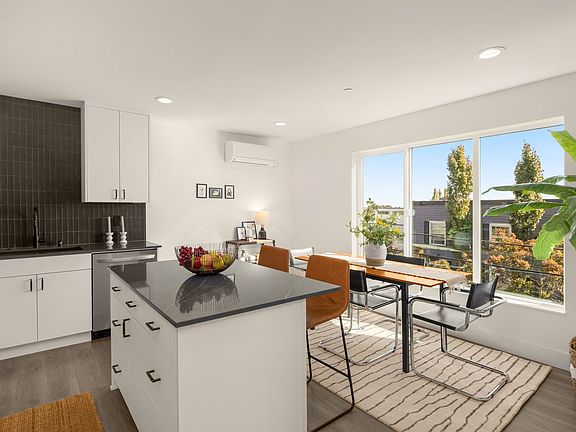 4th image of 113 24th Ave E Unit A