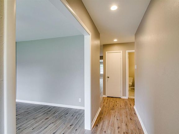 4th image of 412 Joanna Dr