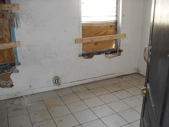 5th image of 1541 NW 69th Ter