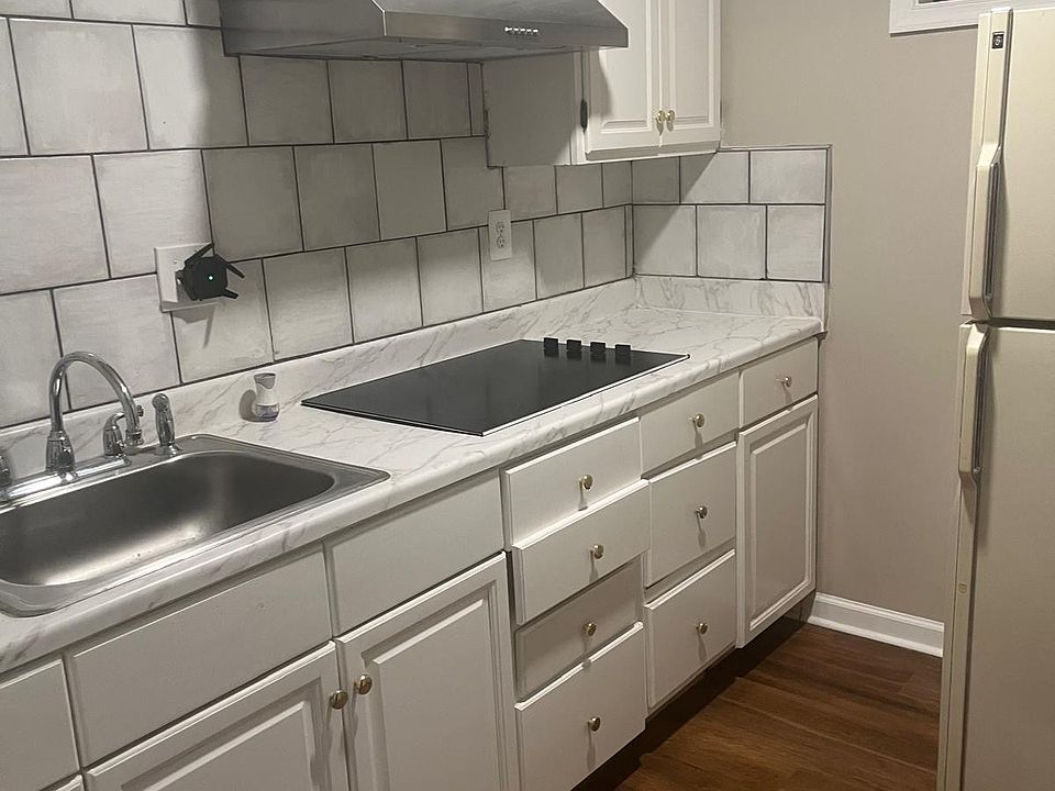 Kitchen 1 
Brand new stove