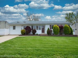 7 Brown Ct, Parlin, NJ 08859