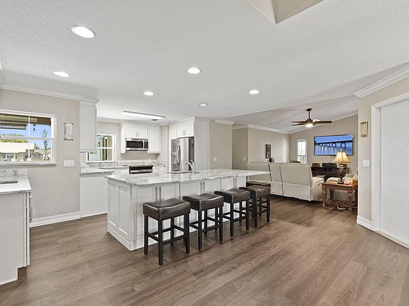 5th image of 229 NE Sagamore Terrace