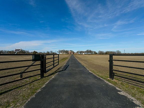 2nd image of 2284 County Road 1560