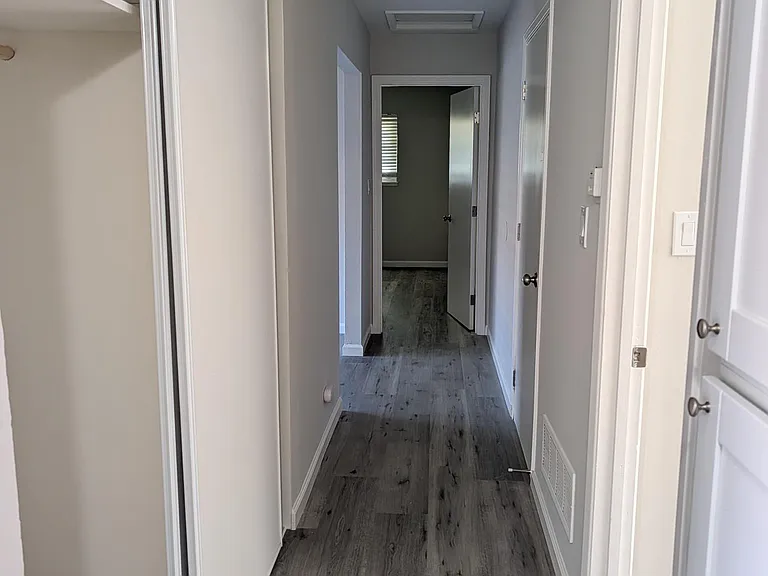 1110 White Dr — Photo 3