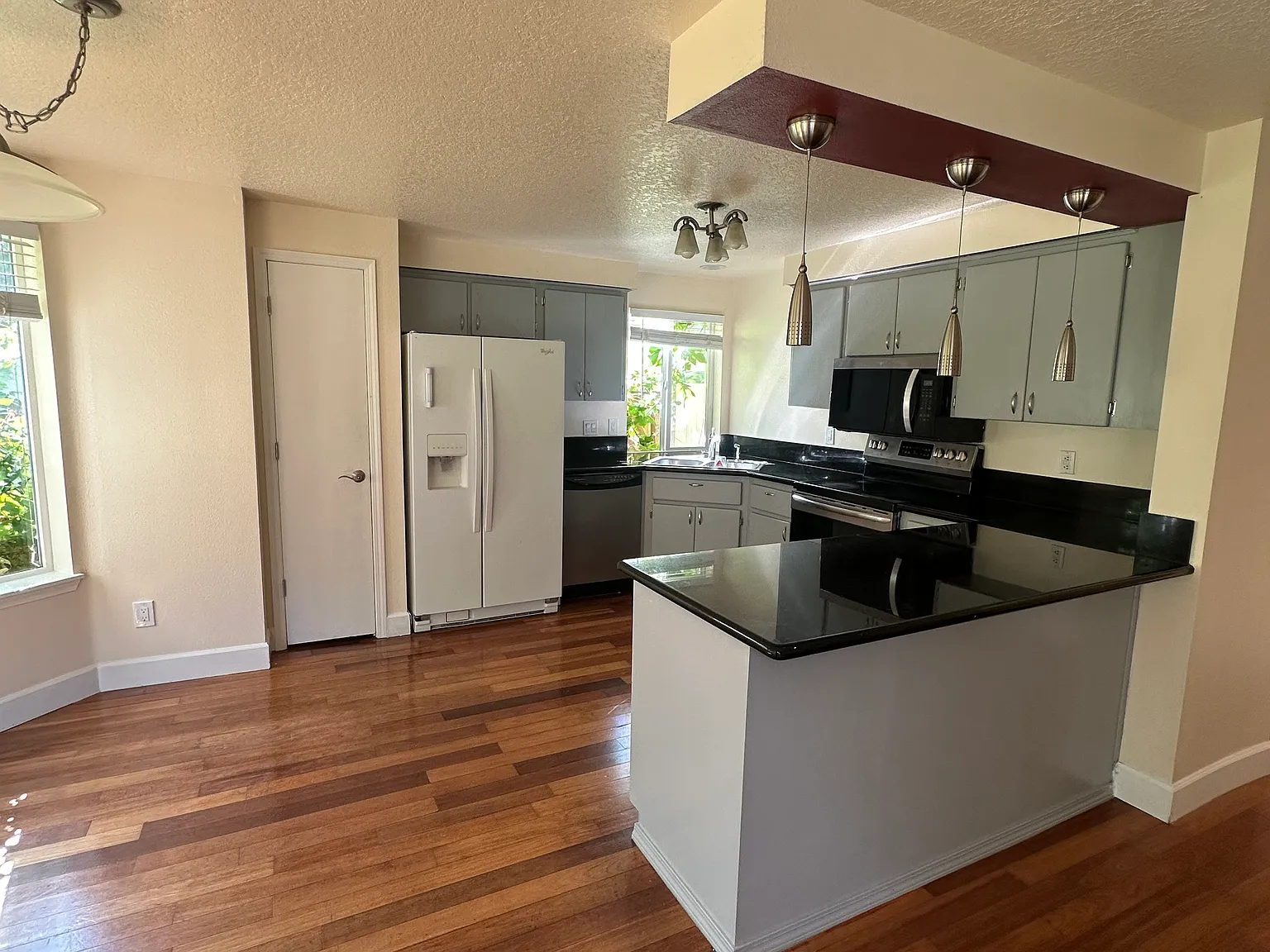3 bed, 1661 sqft, $3,199 — Photo 3