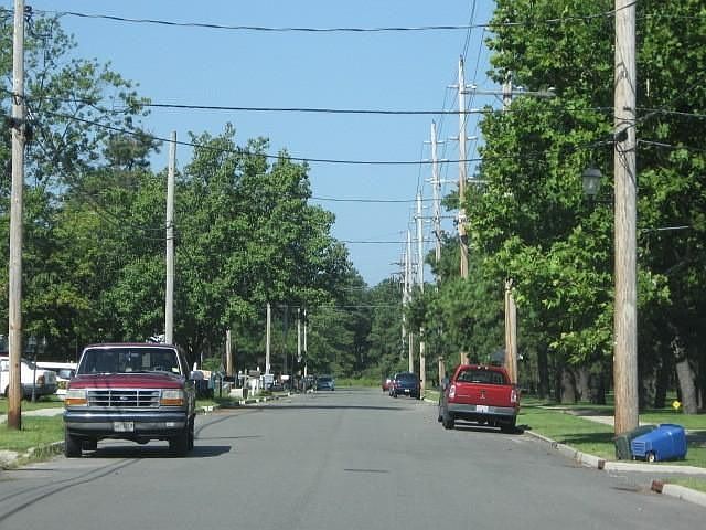 2nd image of 708 Maple St