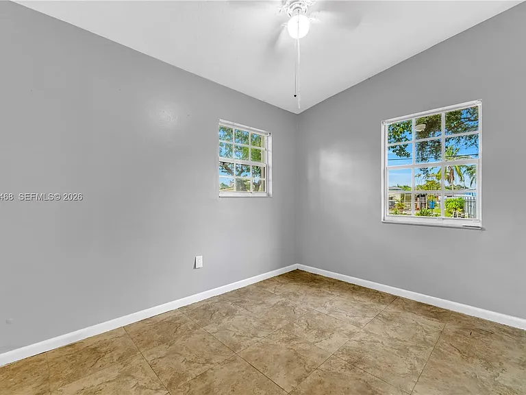 4220 SW 36th St — Photo 8