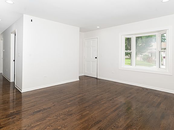 3rd image of 275 E Lincoln Ave
