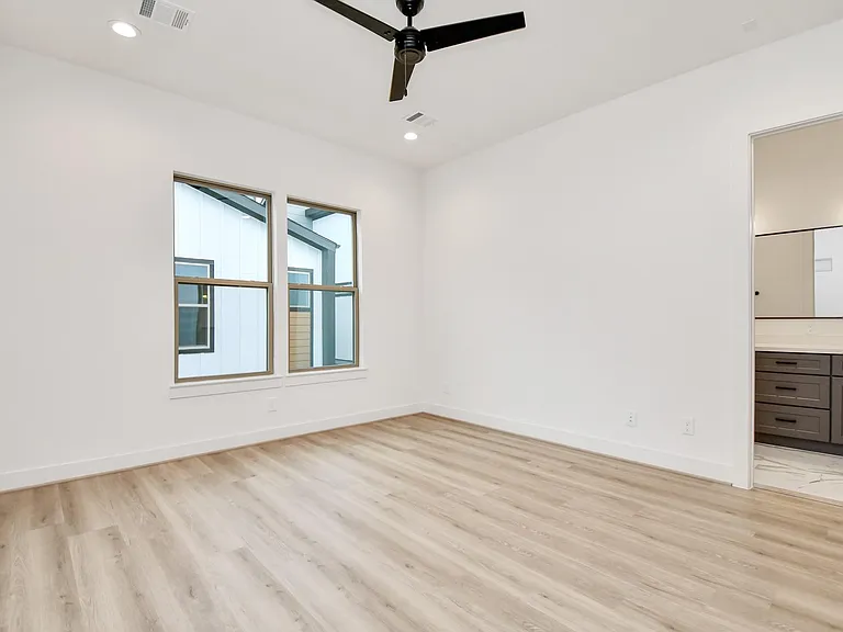 2313 Eagle St — Photo 26