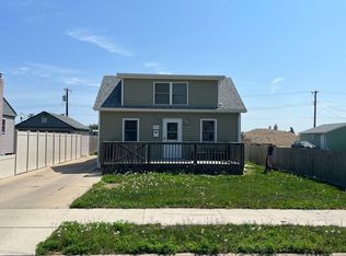 913 S 9th St, Aberdeen, SD 57401