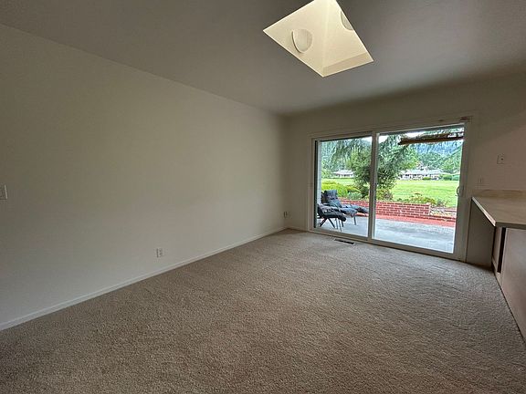 5th image of 7588 Oak Leaf Dr