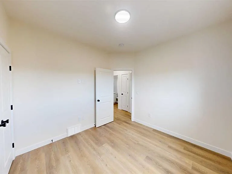 12809 103a St — Photo 11