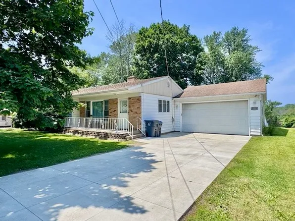 5354 Windward Dr, Erie, PA 16505