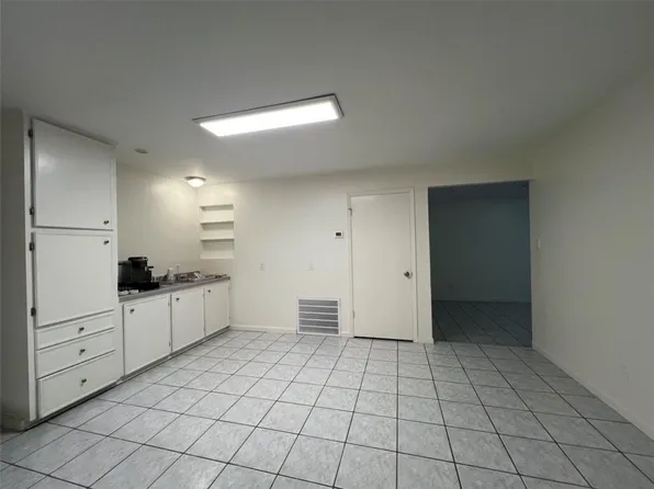 1023 W Snyder St, Alvin, TX 77511