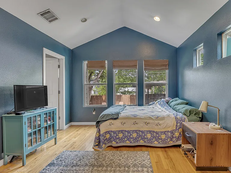 5408 Avenue F — Photo 10
