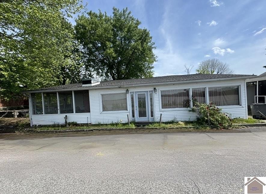 1st image of 115 Riverfront Dr