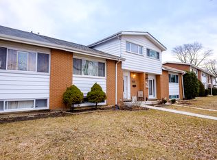8016 W Lyons St, Niles, IL 60714