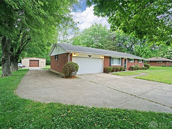 2nd image of 1562 Maplewood Dr