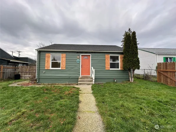 1250 S Ridgewood Avenue, Tacoma, WA 98405