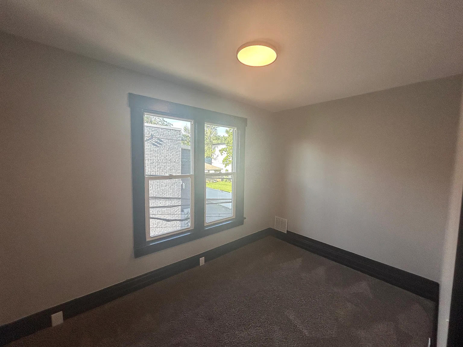 4 bed, 2200 sqft, $1,800 — Photo 4