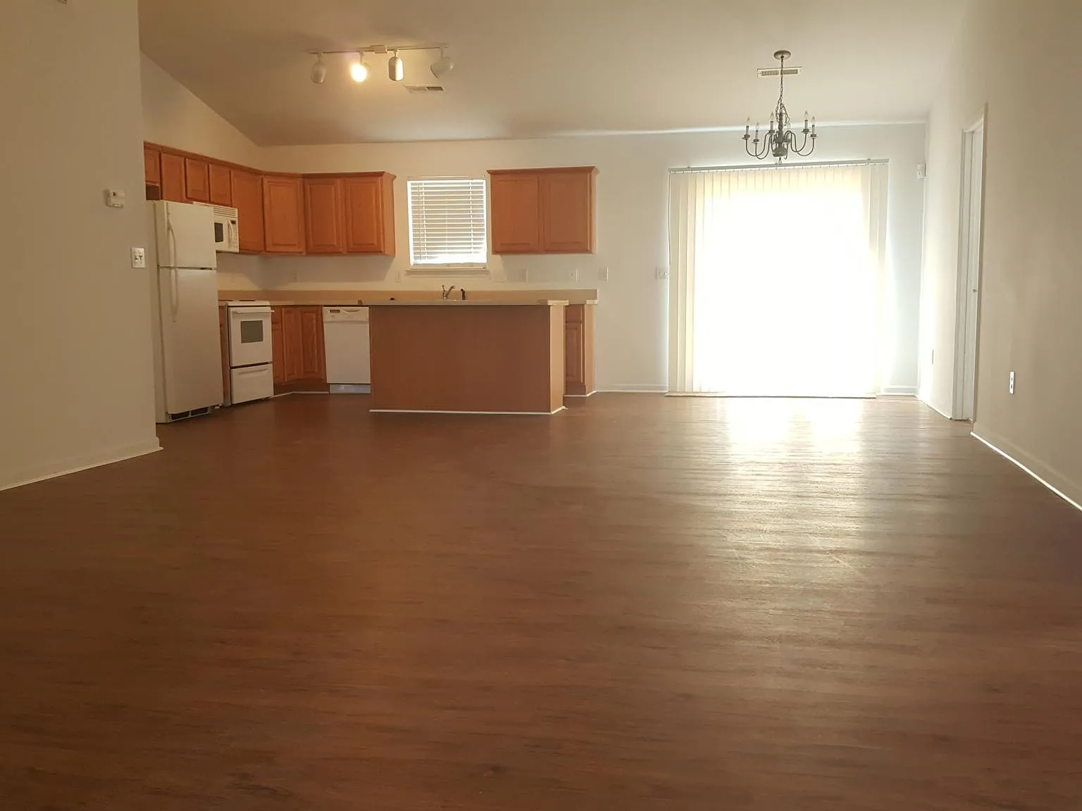 4 bed, 1650 sqft, $1,625 — Photo 2