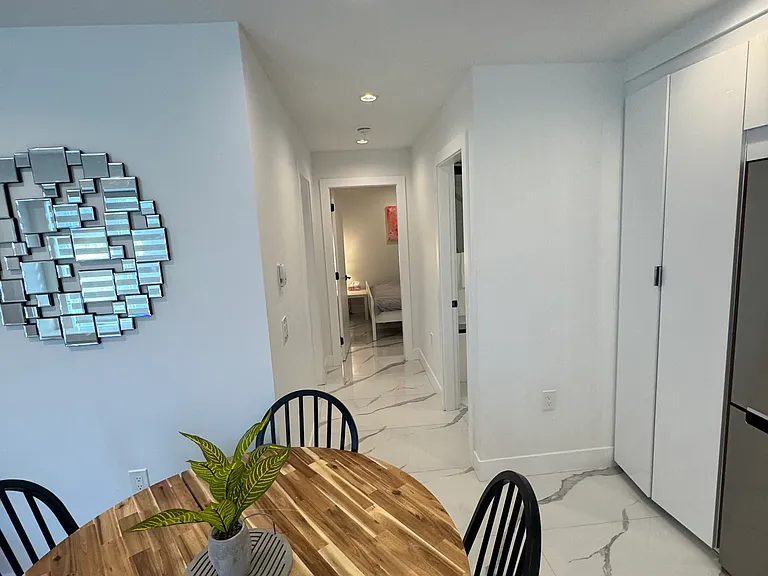 3087 Royal Oak Ave — Photo 23