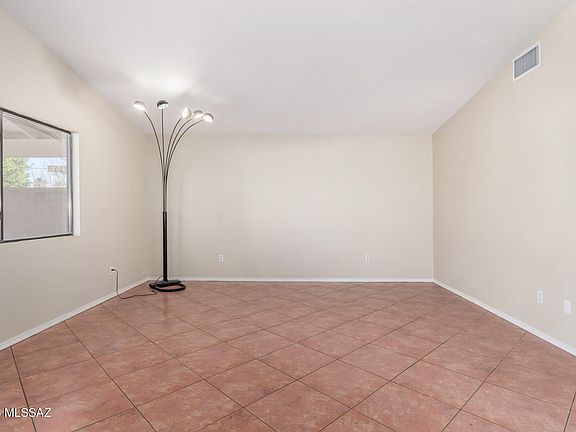 5th image of 548 S Country Club Rd