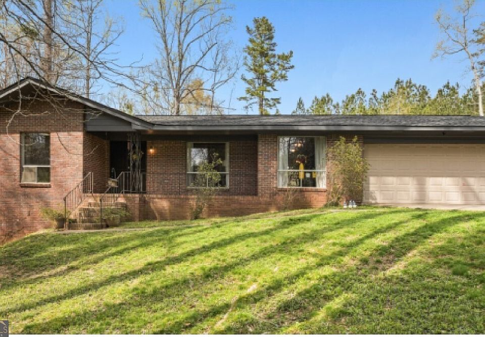 1st image of 779 Pinehurst Dr