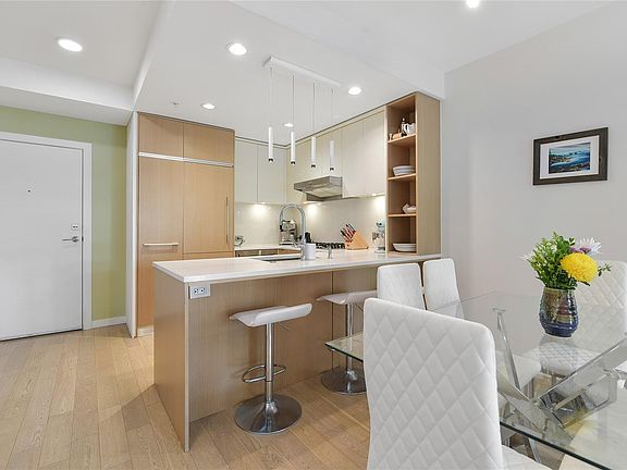 4th image of 1033 Cook St #211