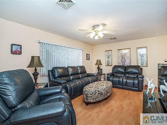 5th image of 2046 Yorktowne Blvd