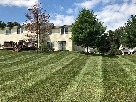3rd image of 13 Pond Hill Ln