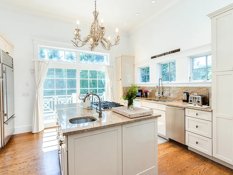 94 Narod Blvd — Photo 12