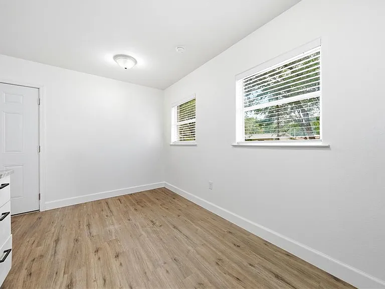 1009 Nebraska St — Photo 8