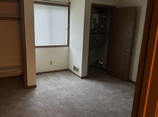 8821 S Wood Creek Dr #10, Oak Creek, WI 53154
