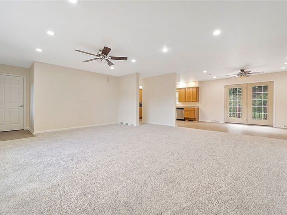 4th image of 2283 Helena St