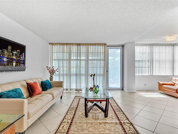 3rd image of 301 174th St APT 405