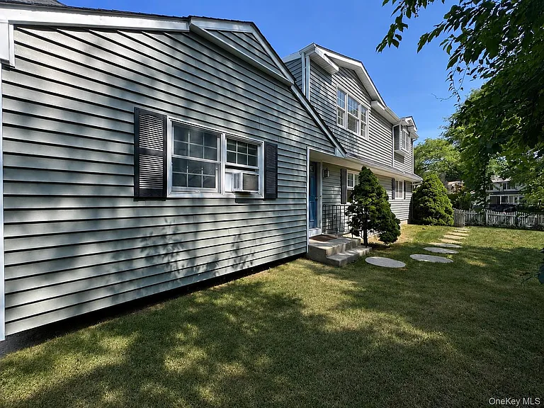 1 Towne Ct — Photo 2