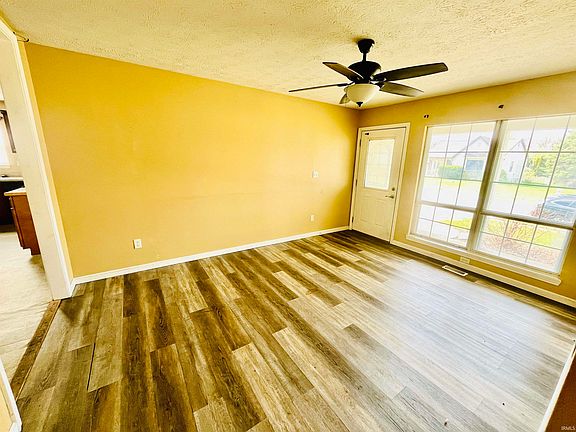 3rd image of 2207 Vancouver Dr