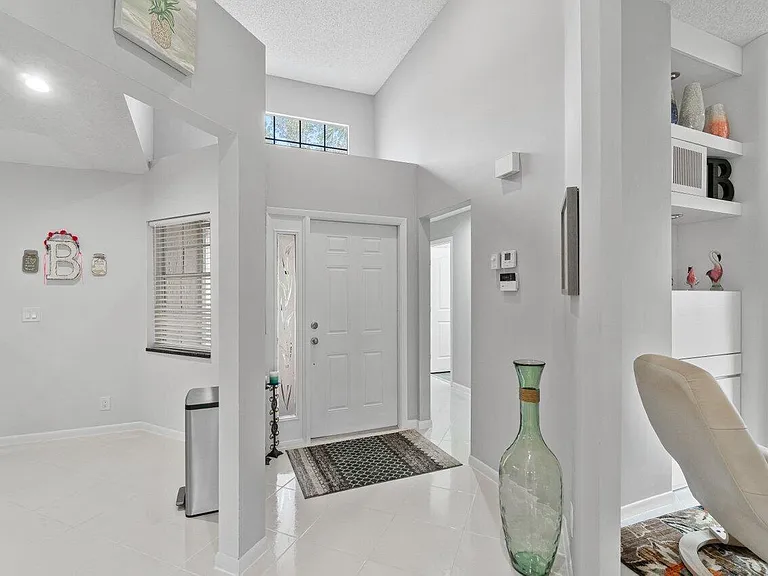 7916 Coral Pointe Dr — Photo 4